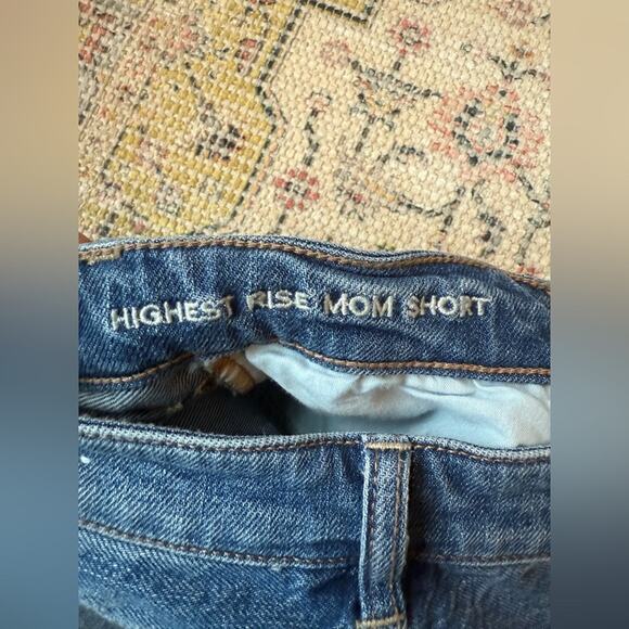 American Eagle Highest Rise Mom Denim Cut Off Shorts Women’s size 6 Distressed - Picture 3 of 5